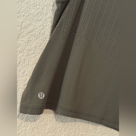 Lululemon Swiftly Breathe Crop Tank in the Grey Sage color size best 12/14 EUC - Picture 2 of 3